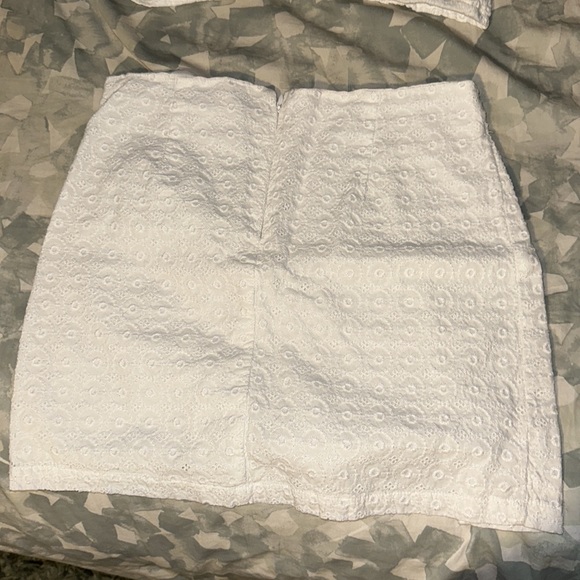 Cute 2 piece skirt and crop top set - Picture 3 of 4